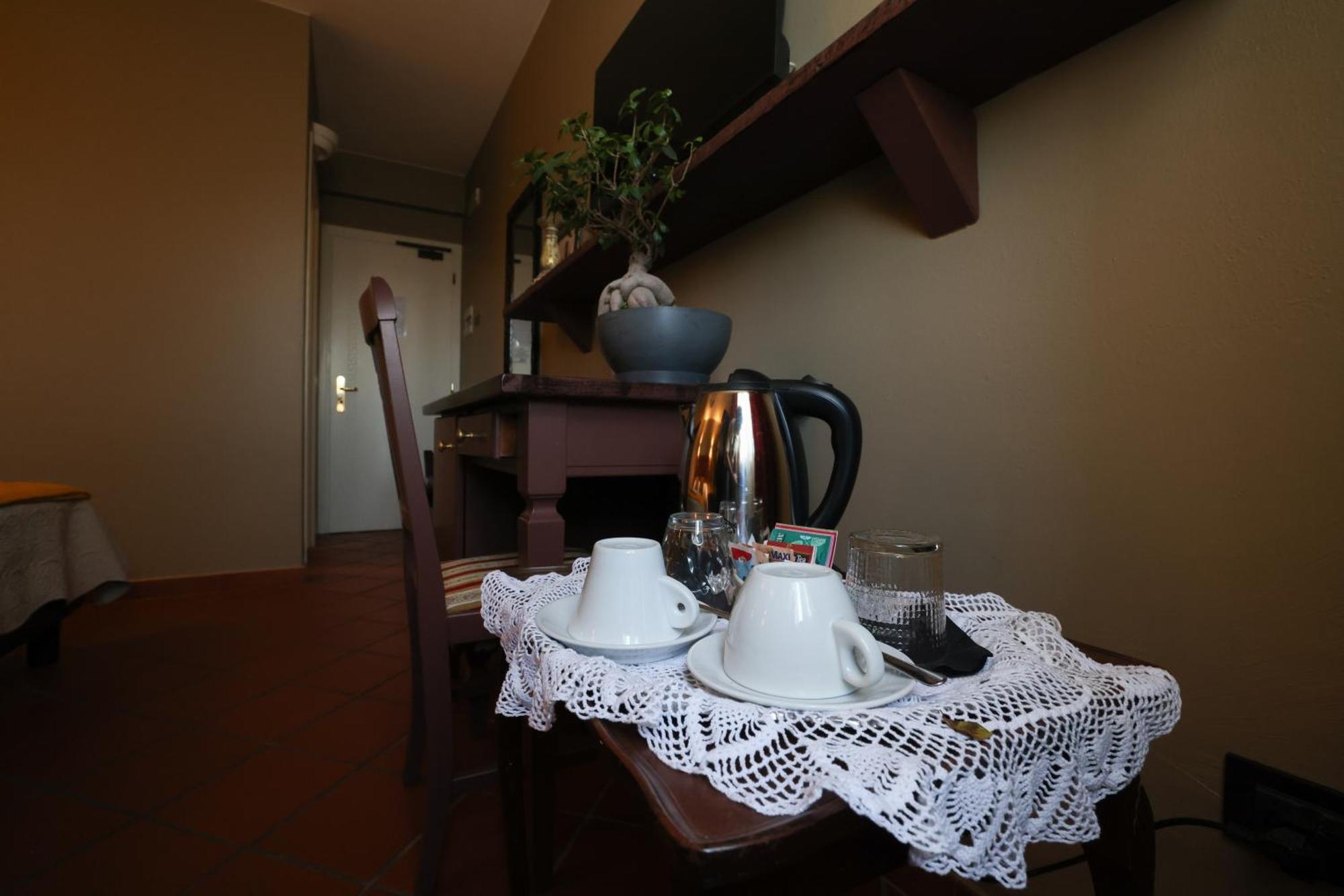 Hotel Florence مانربا ديل جاردا الغرفة الصورة