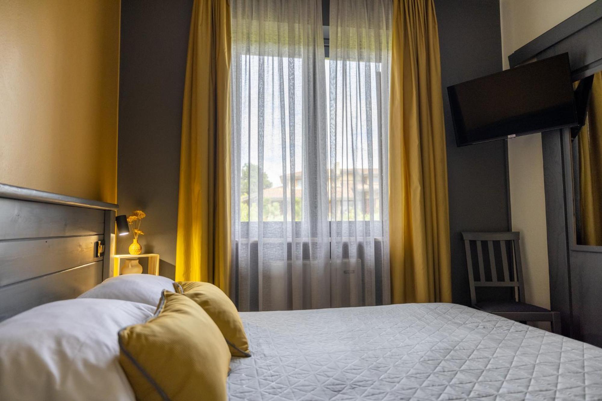 Hotel Florence مانربا ديل جاردا المظهر الخارجي الصورة