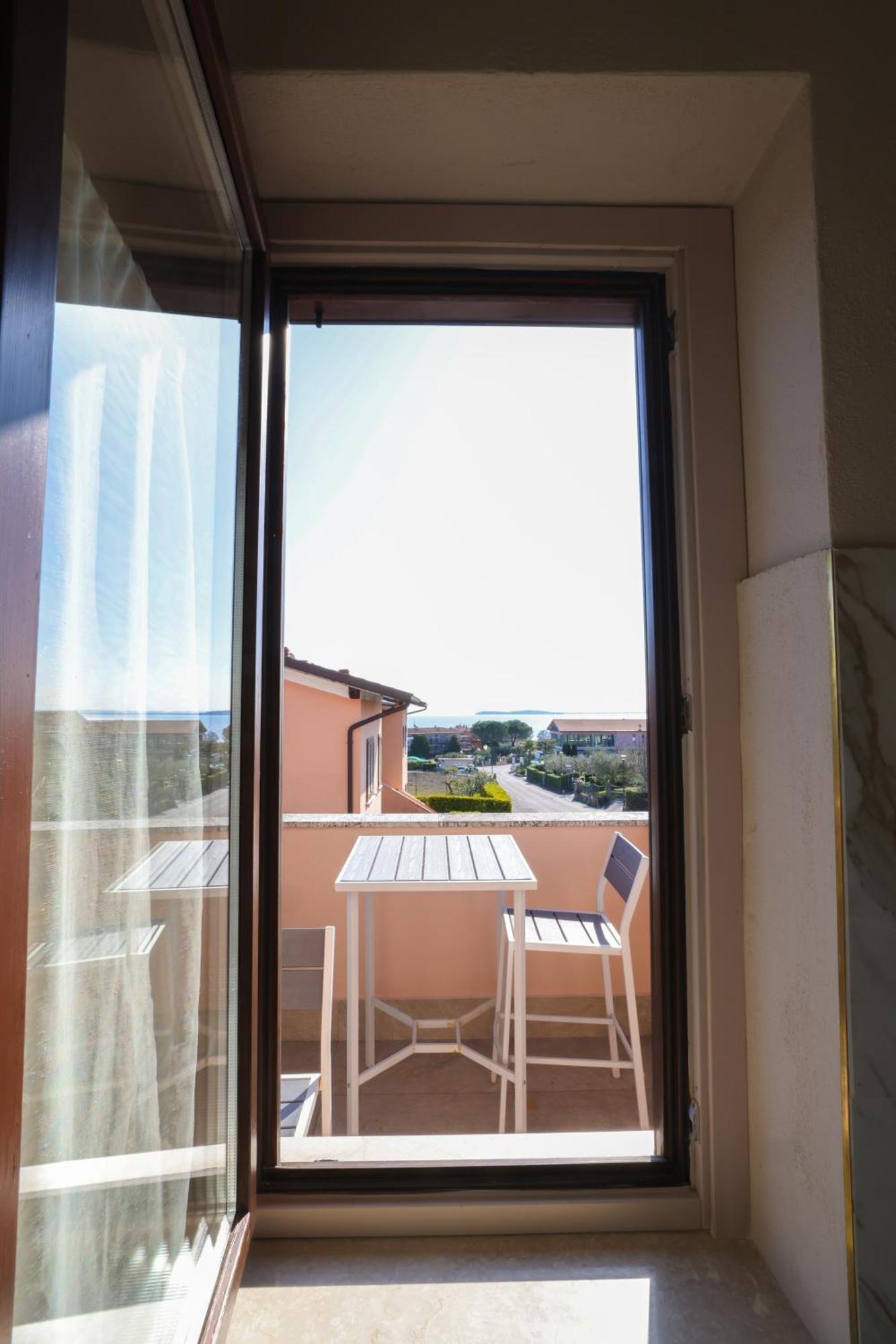 Hotel Florence مانربا ديل جاردا الغرفة الصورة