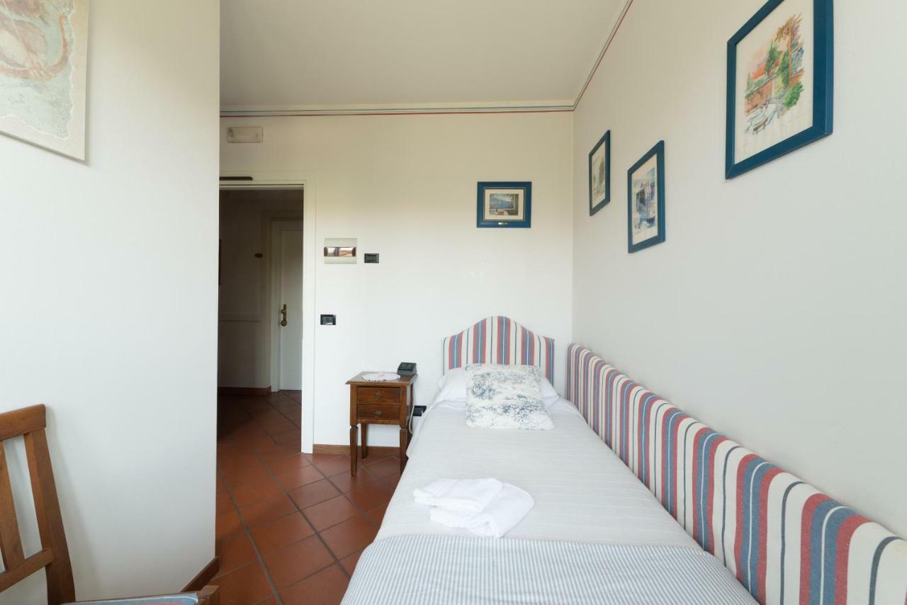 Hotel Florence مانربا ديل جاردا المظهر الخارجي الصورة